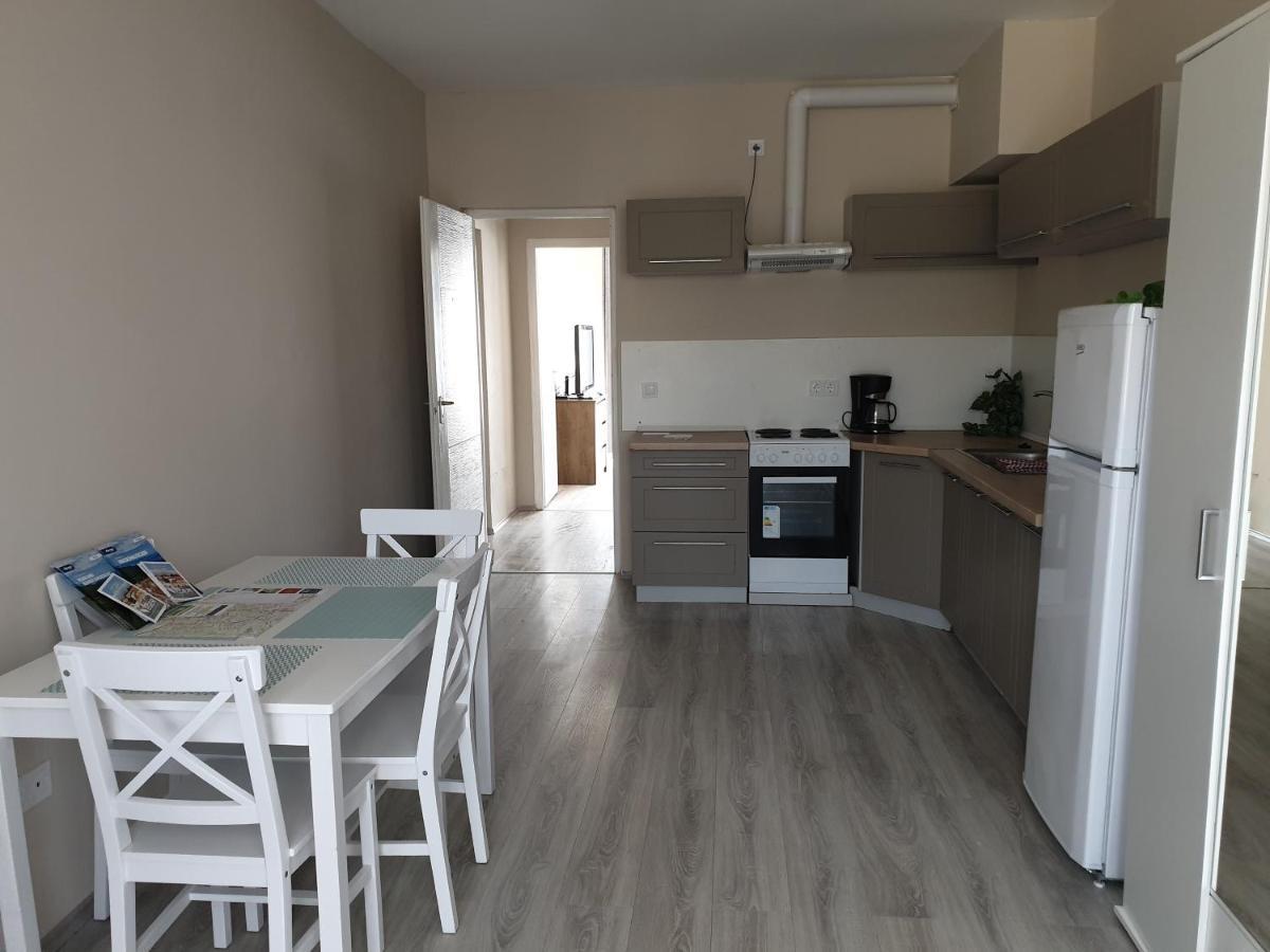 Chill House Apartman Eger Eksteriør bilde